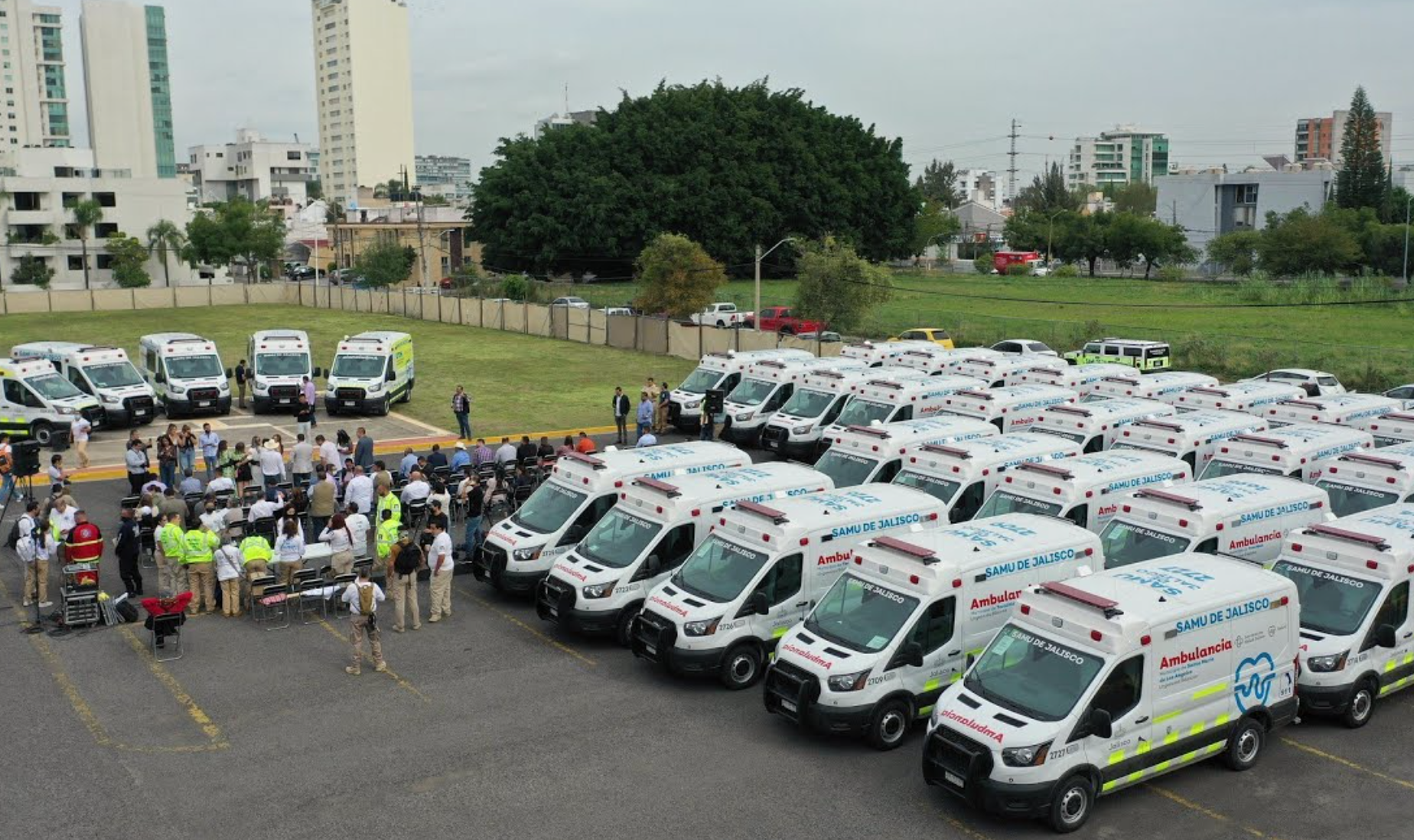 Finaliza la entrega de ambulancias en Jalisco
